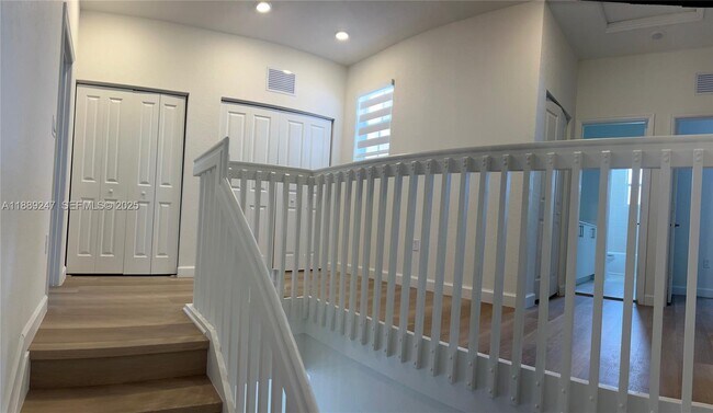 Building Photo - 2651 SE 24th Dr