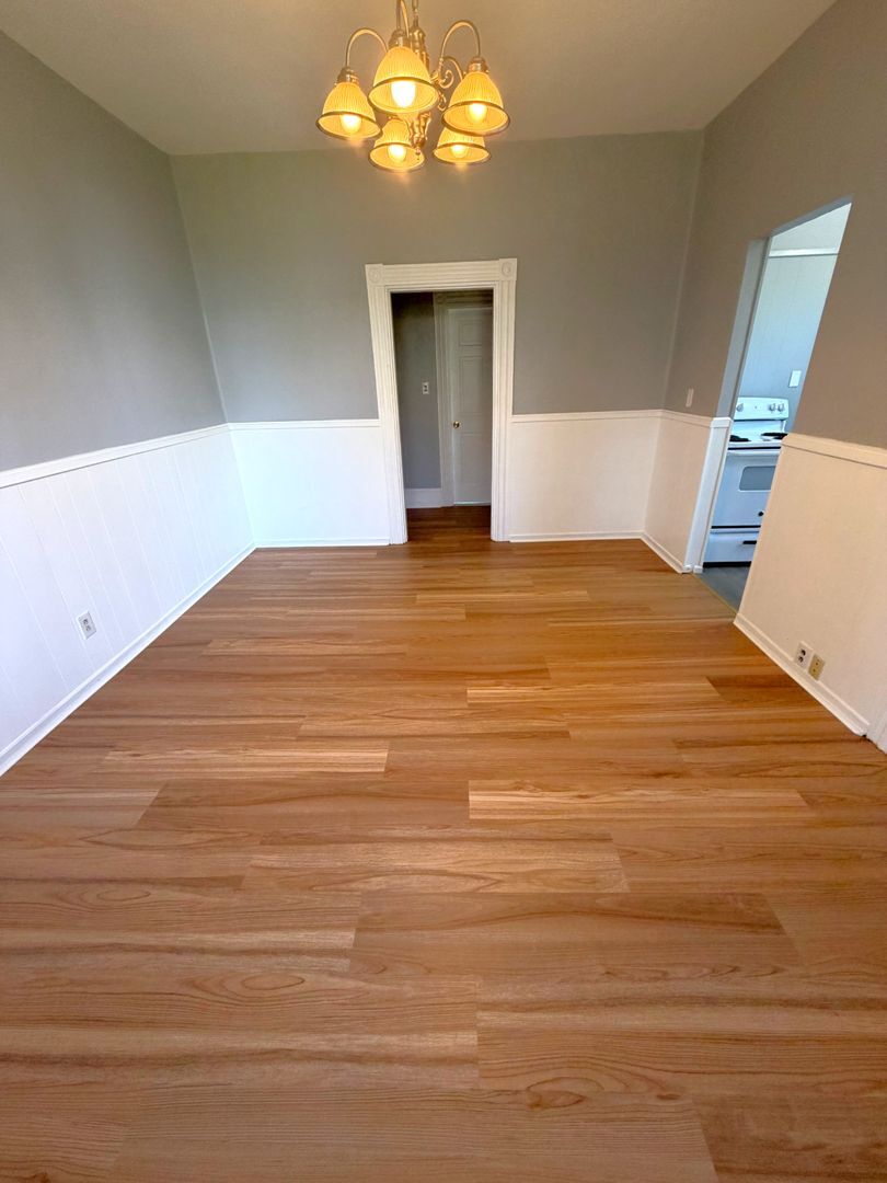 Building Photo - 395 S Main St