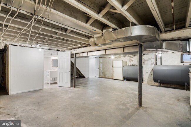 Building Photo - 310 Pine Tree Rd