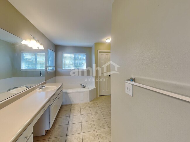 Building Photo - 16916 Molina Pl