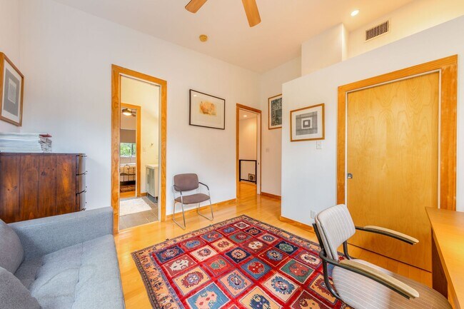 Building Photo - Gorgeous Fully Furnished Home in Brentwood...