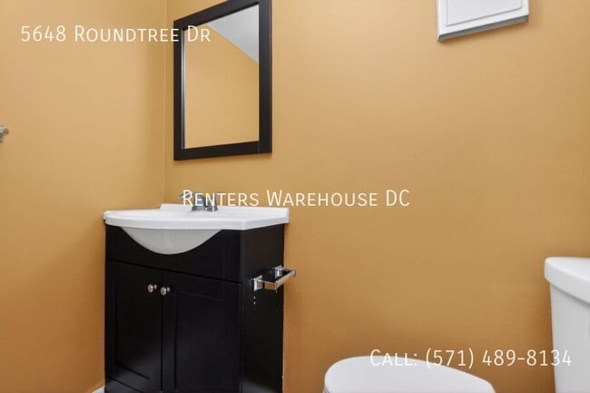 Building Photo - 5648 Roundtree Dr