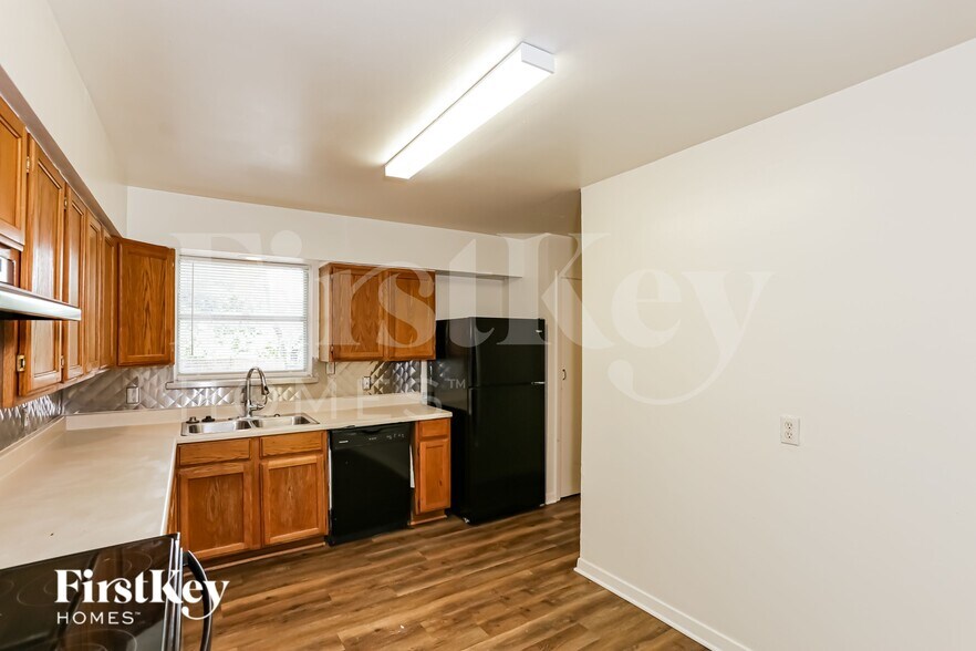 Building Photo - 10455 Plummer Dr
