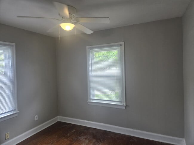 Building Photo - "Move in Ready 3-Bedroom Home on Huntoon A...