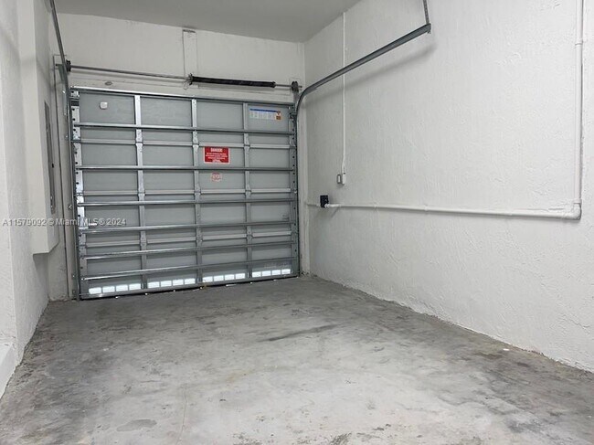 Building Photo - 2682 SE 11th Ct