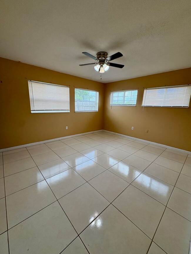 Building Photo - Spacious 3/2 on large lot in Paradise Park (Ft. Pierce) W/ LAWN CARE INCLUDED