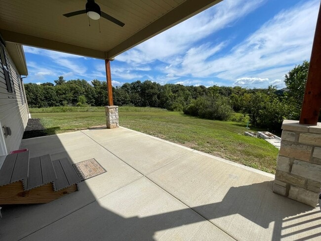 Building Photo - Beautiful 3 Bed / 2 Bath Home with 3-Car G...