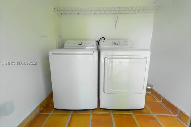 Building Photo - 6499 SW 39th St