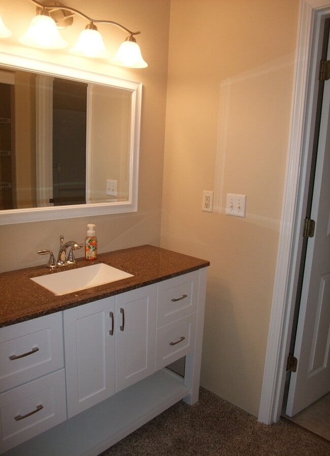 Building Photo - North Albany - Very Clean 5 Bedroom 2 1/2 ...