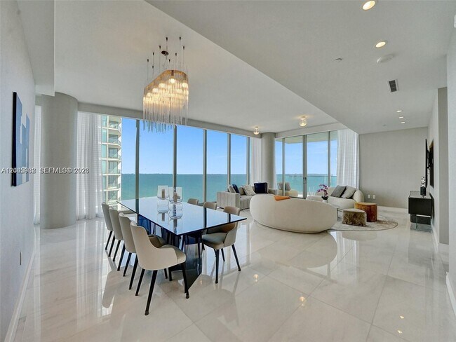 Building Photo - 17901 Collins Ave