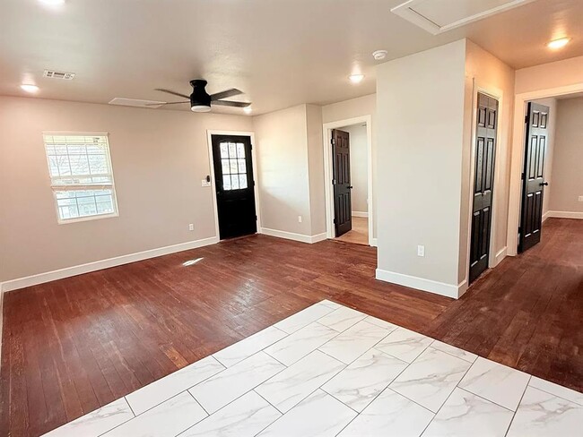 Building Photo - 5909 NW 40th St