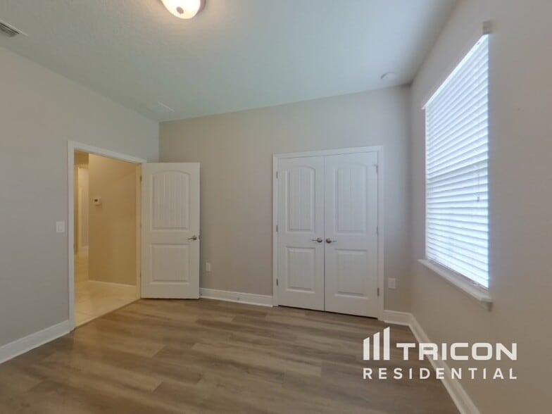 Building Photo - 463 River Square Ln