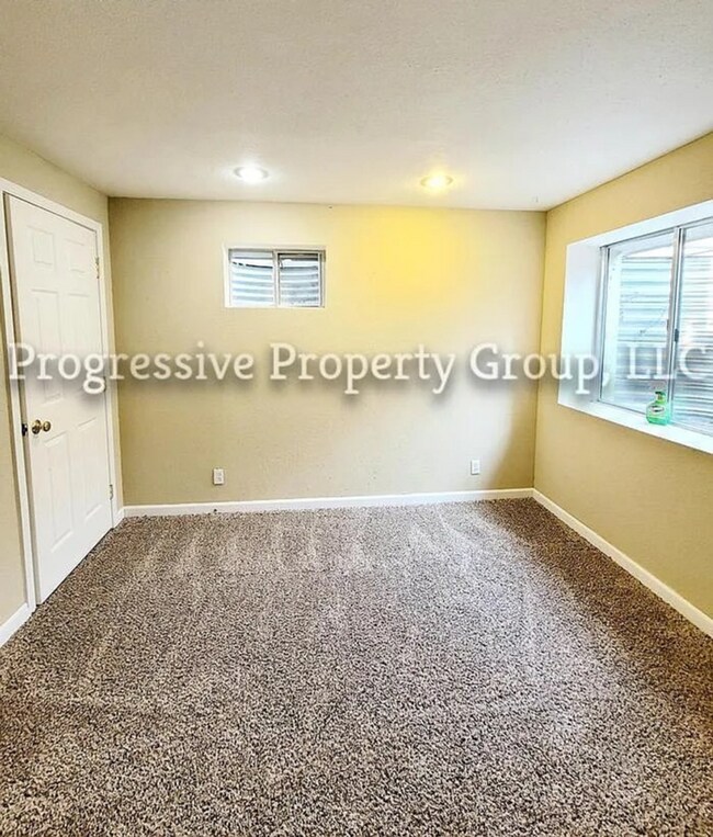 Building Photo - Beautiful 4-Bedroom Gem in the Heart of Br...