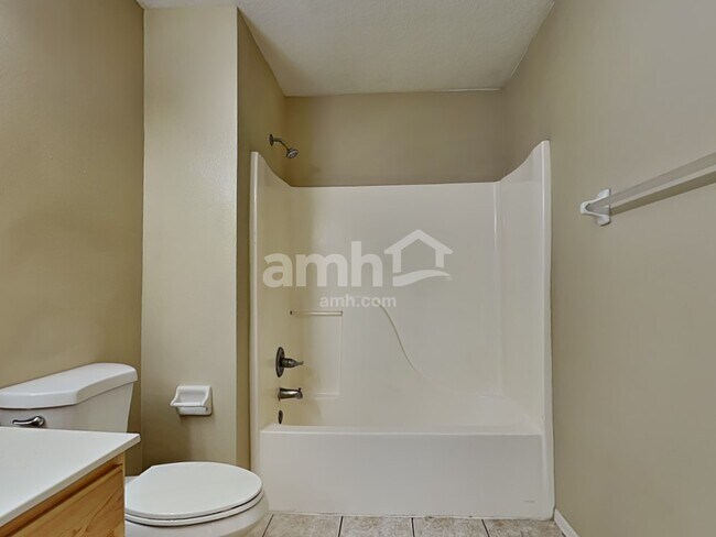Building Photo - 2804 Spring Meadow Dr