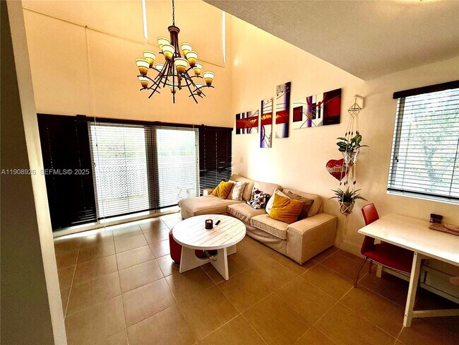 Building Photo - 498 SW 2nd St