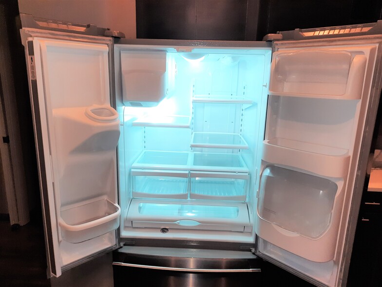 Refrigerator Open - 905 9th Street