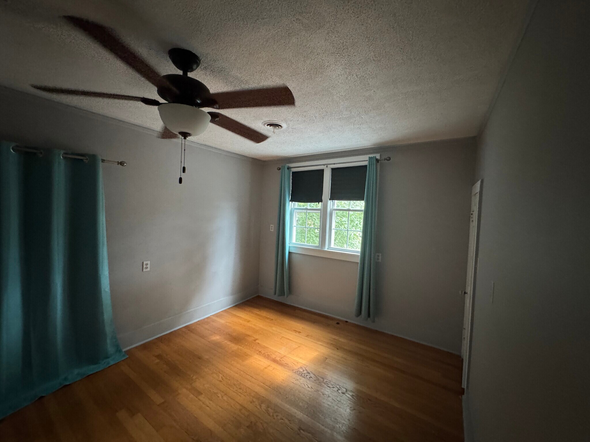 Smaller Bedroom - 253 Jefferson St