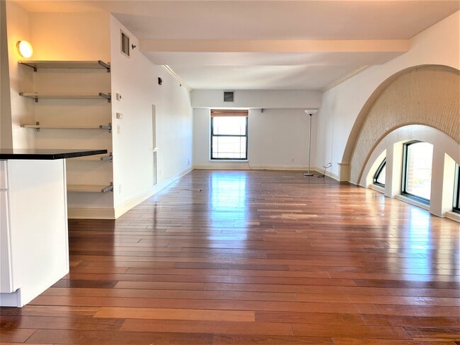 Building Photo - 1 S Astor St