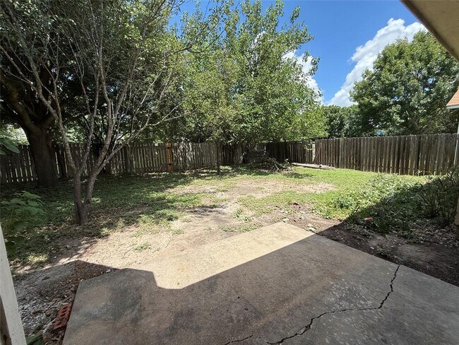 Building Photo - 303 Kates Way