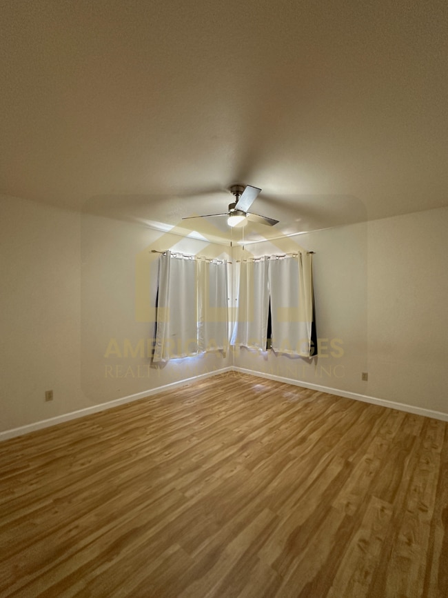 Building Photo - 515 Newport Dr