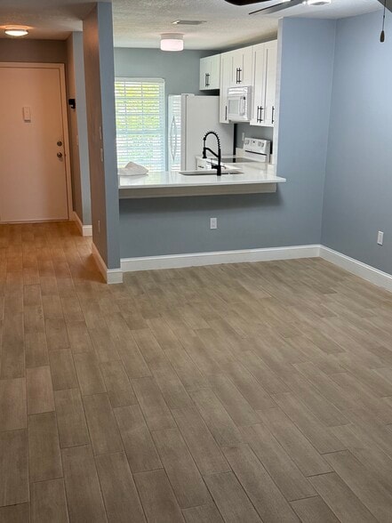 Building Photo - 2852 Stillwell Ct