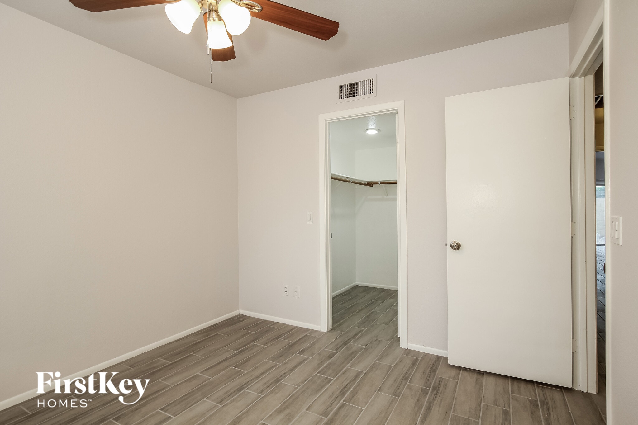 Building Photo - 4605 E Grovers Ave