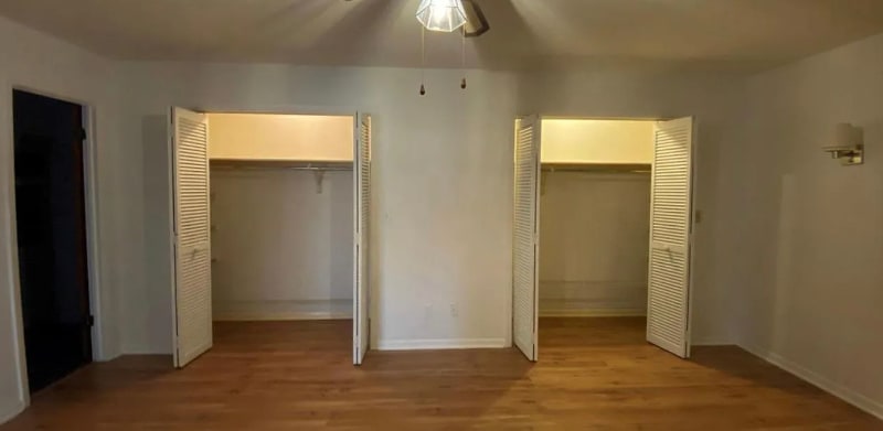 Building Photo - 992 S Marion Ave