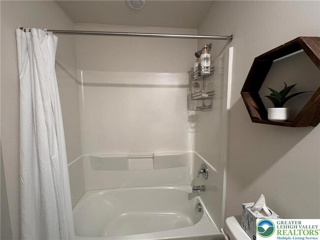 Building Photo - 7505 Clayton Ave