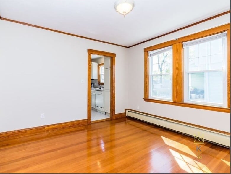 Building Photo - 153 Alder St