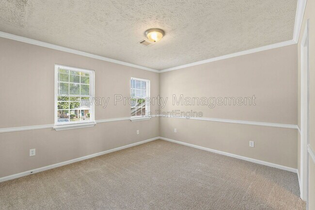 Building Photo - 3930 Almon Dr