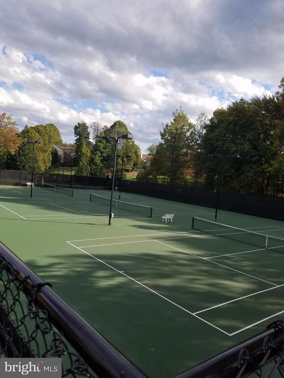 Building Photo - 3906 Penderview Dr