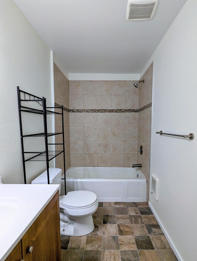 Building Photo - 2 Bed/1 Bath House - 5 min to Lakewood Towne Cntr w/ fenced back