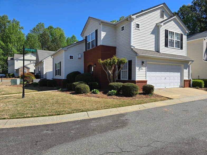 Building Photo - 231 Windcroft Ln NW