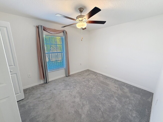 Building Photo - Beautiful 3 bedroom, 2 bath single family home awaits you!