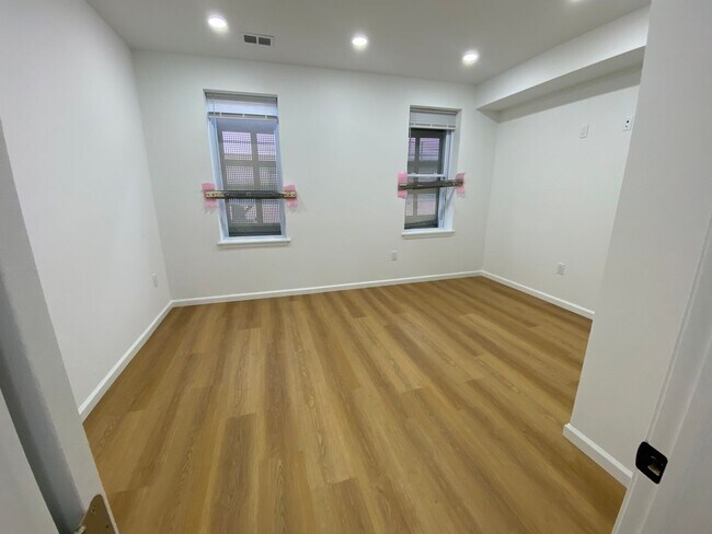 Building Photo - 5639 Market St