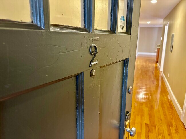 Building Photo - 72 Egmont St