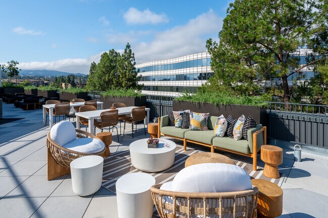 Elegant rooftop patio - Akin Residences
