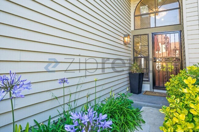 Building Photo - 16810 Picadilly Ln