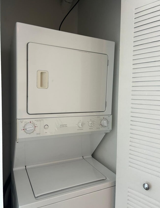 Building Photo - 234 NE 3rd St