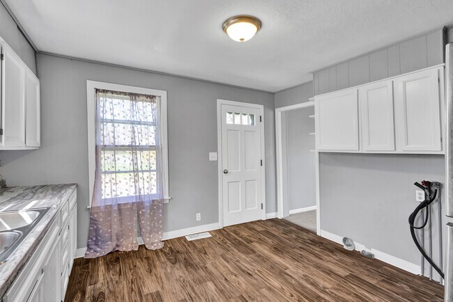 Building Photo - 10 Cemetery Ave