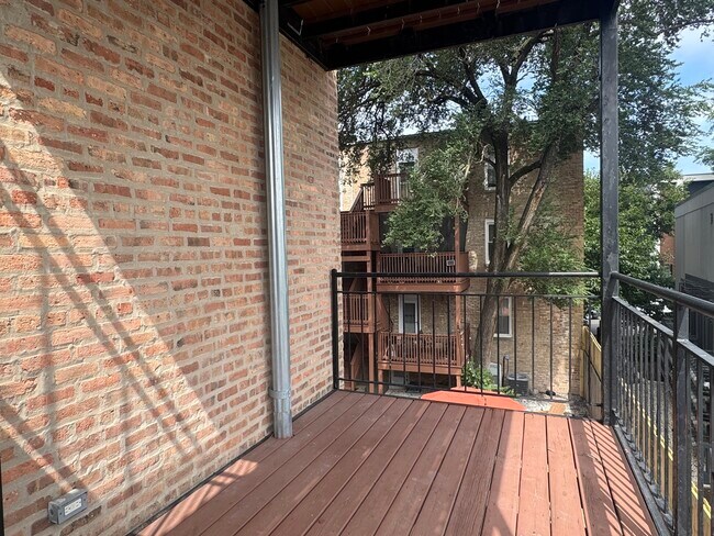 Building Photo - 2717 N Sawyer Ave