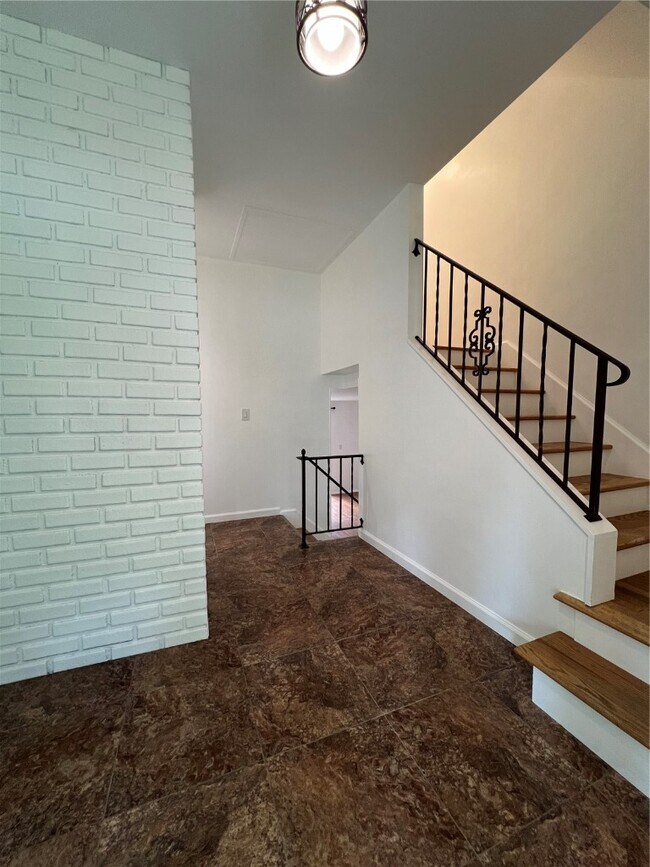 Building Photo - 2510 Woodsage Dr