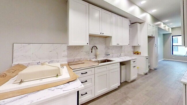 Building Photo - Just Rehabbed Top Floor River North One Be...
