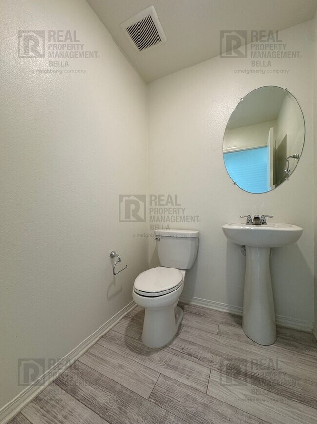Building Photo - Spacious Corner Lot Home in Desirable Winchester Community – 4 bed + Large Backyard+ Solar!