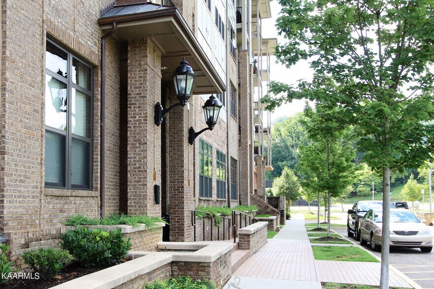 Building Photo - 445 W Blount Ave