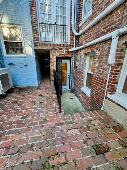 Building Photo - 215 5th St SE