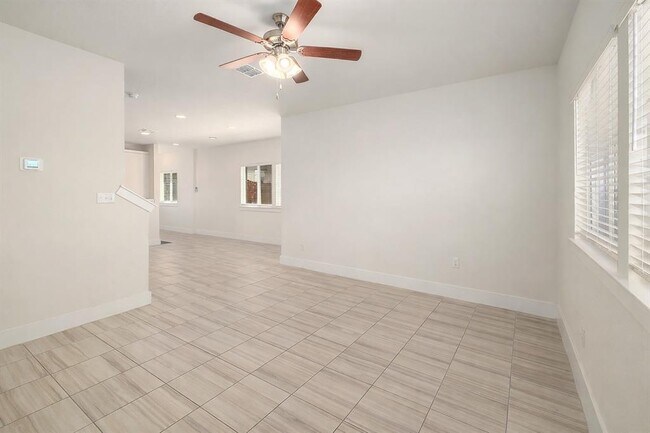 Building Photo - 204 Furlong Dr