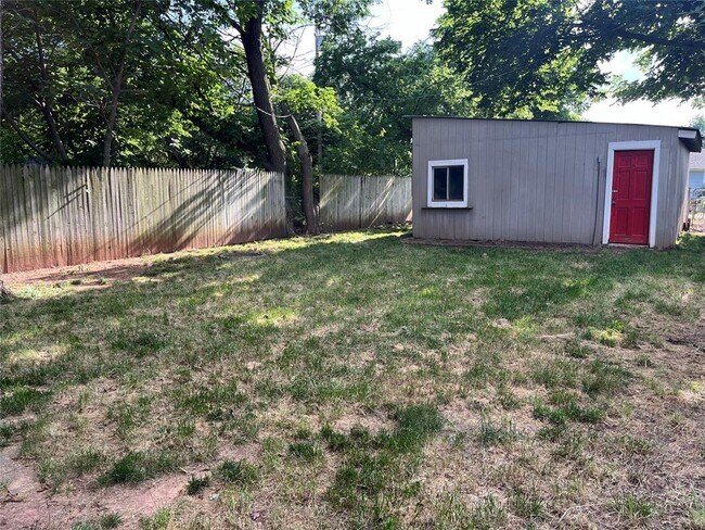 Building Photo - 312 N 6th St