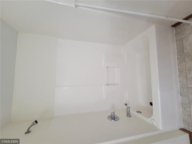 Building Photo - 855 Highview Dr