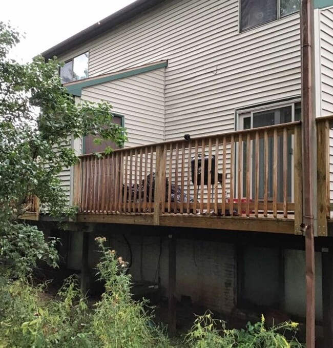 Building Photo - $1,395 | 2 Bedroom + Bonus Room, 1.5 Bathr...